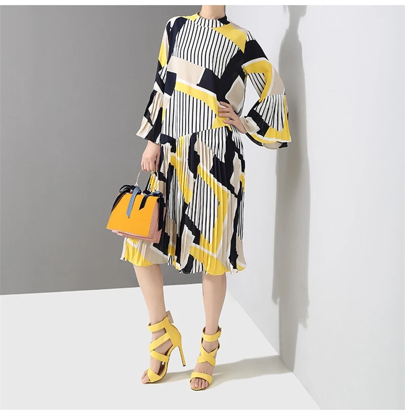 

2021 New Spring Autumn Stand Collar Long Flare Sleeve Pattern Striped Printed Pleated Loose Dress Women Fashion