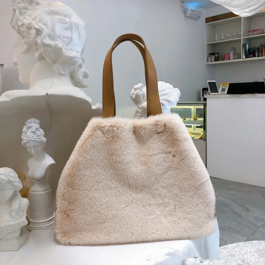 Бежевый Женские меховые сумки из кроличьей шерсти Bolsa для женщин, зимняя Сумочка, Большая вместительная сумка через плечо, женская сумка с ручкой сверху - Цвет: Бежевый