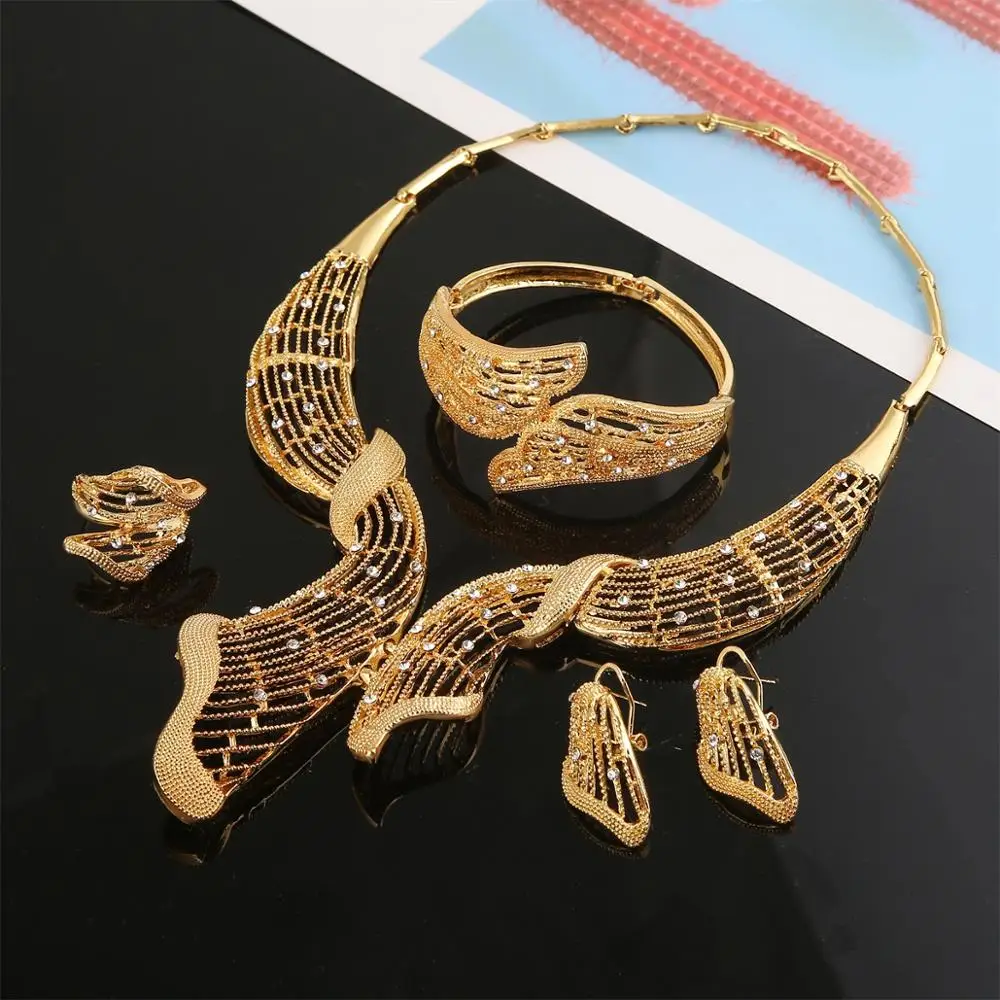 Женский комплект ювелирных украшений Свадебный золотистого цвета в стиле