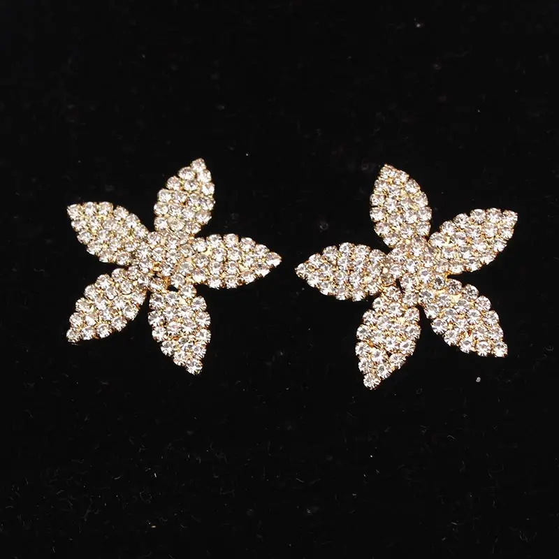 Женские серьги подвески с крупными кристаллами золотого и серебряного цвета