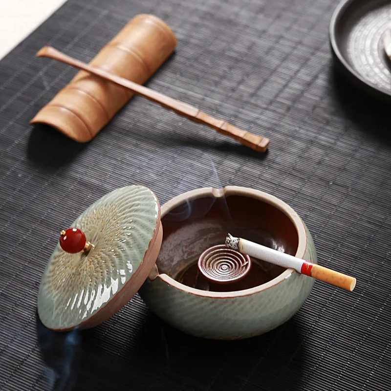 

10.5cm*9cm Portable Ashtray ceramic simple creative European style fashion living room decoration portable ashtray ashtray lid