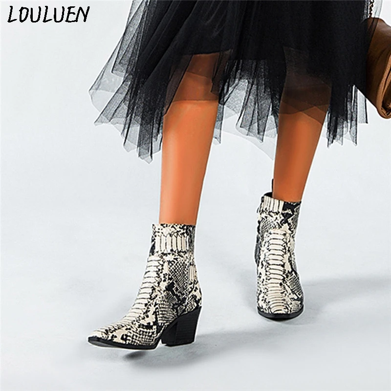 LOULUEN/ г. Ботинки женские модные полусапожки на высоком квадратном каблуке с острым носком, без шнуровки, большие размеры обувь в римском стиле Laarzen Bottes#0905