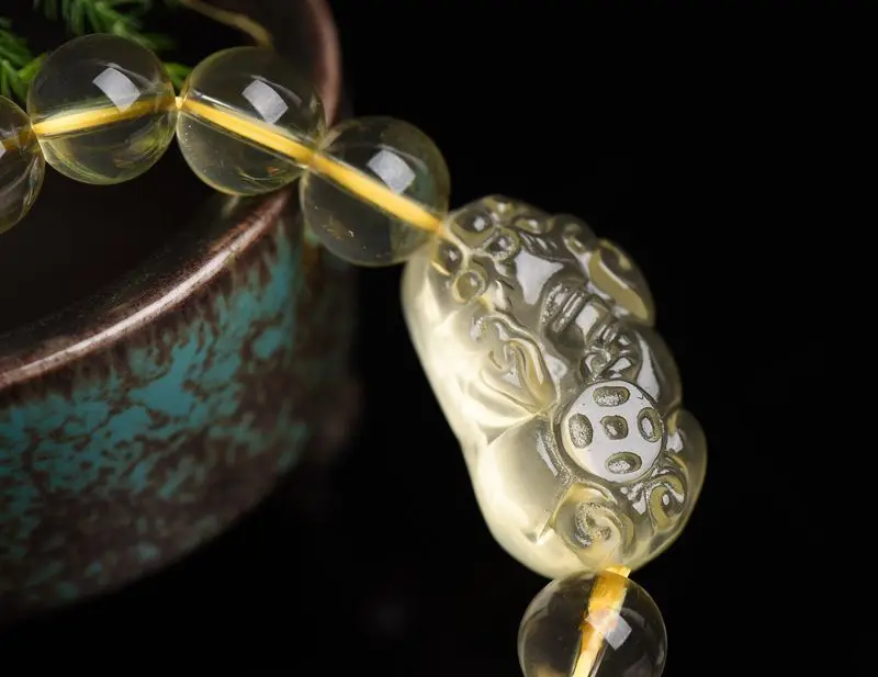 Браслет из натуральных желтых кристаллов ювелирное изделие с мотивами монет