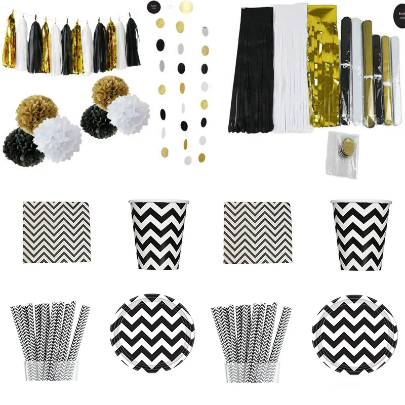 

Черные, золотые, белые фотообои и украшения, салфетка, кисточка, гирлянда, помпоны, фоточашки