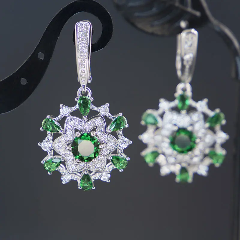 Разноцветные s блестящие цветы зеленый кубический циркон и Кристалл Серебряный