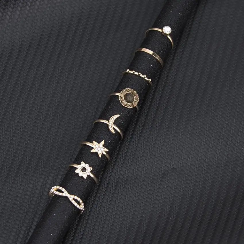 Женское кольцо в стиле бохо Золотое Винтажное с кристаллами виде луны и звезд