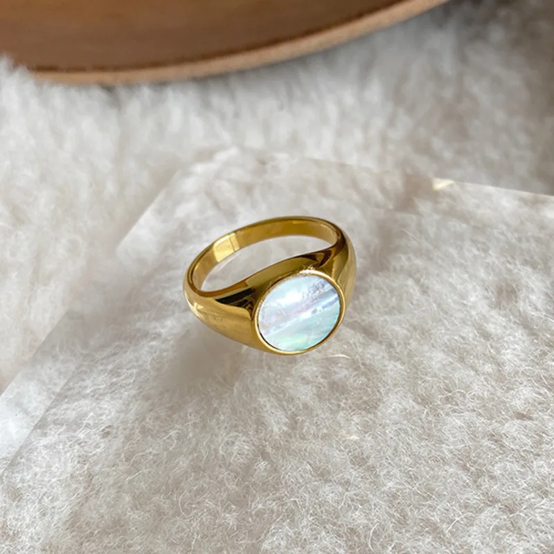 

Korea Retro Round Multicolor Shell Ring For Women Simple Golden Metal Fashion Banquet Dating Party Wedding Aesthetic Jewelry