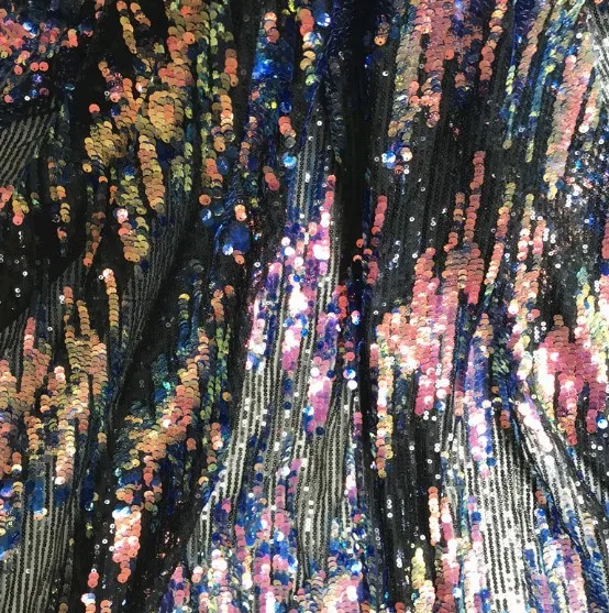 Width 130cm Sparkly Shell Sequins Fabric for Dresses Fahion Clothing DIY Shoes Bags Decors on переводится на русский язык следующим образом: Ширина 130 см Блестящая ткань с ракушечными пайетками для платьев, модной одежды, самоделок обуви, сумок и декора.