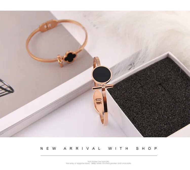 

2021 fashion lucky four-leaf clover bracelet rose gold bracelet wild popular open female bracelet gift
