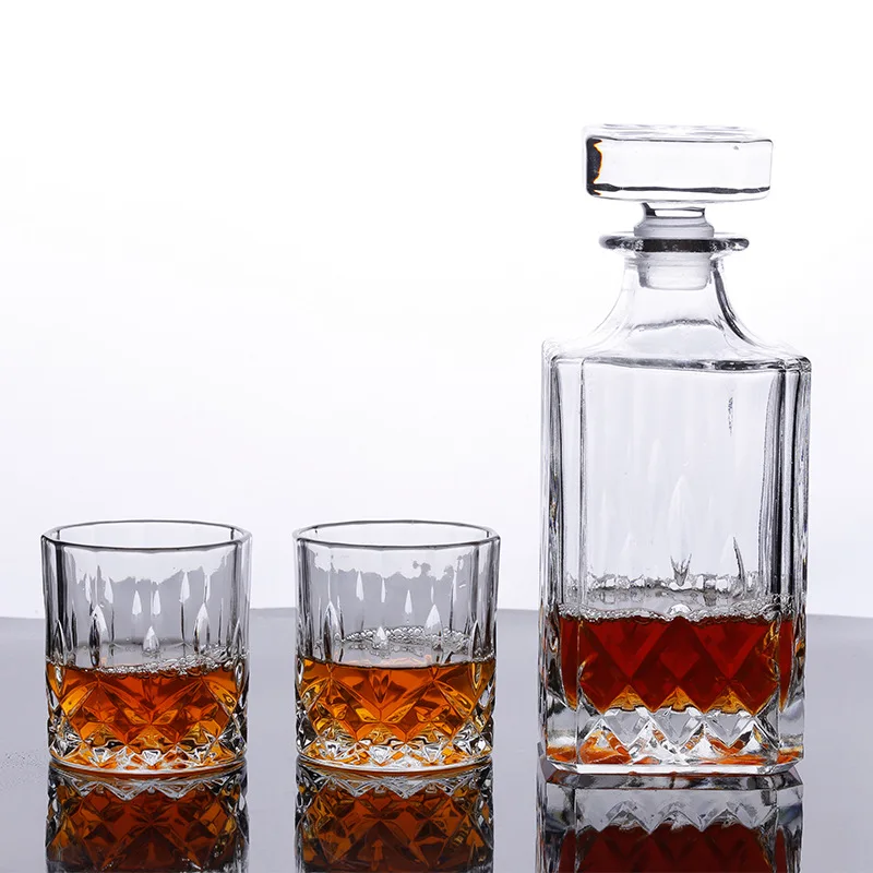 3 предмета в комплекте с украшением виде кристаллов Стекло без примесей свинца и