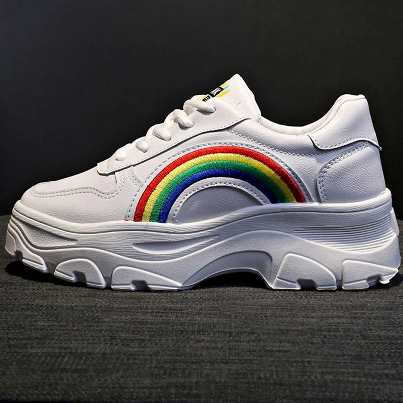 Женские кроссовки на шнуровке радужные кожаные массивной вулканизированной