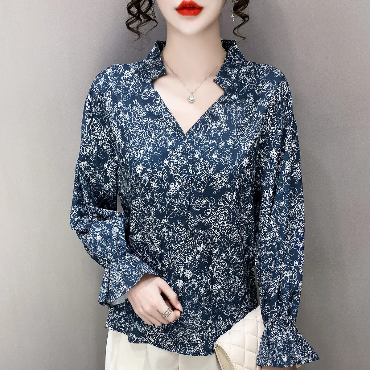 

Шифоновая Свободная Женская рубашка, новая модная блузка с цветочным принтом, V-образным вырезом, рубашка на пуговицах, Летняя Повседневная ...