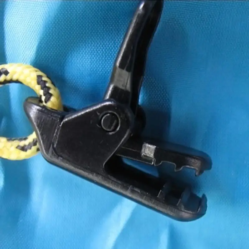

Tents are equipped with pull-point alligator clips tent belt fixed hook inverte canopy clip Outdoor camping pull-point wind K5M0