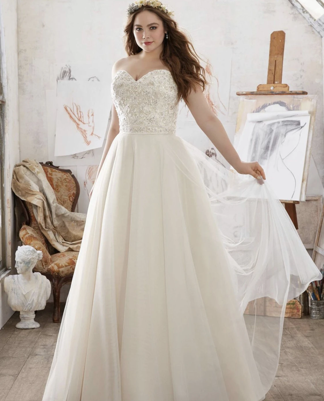 

Wedding Dress A-Line Sweetheart Sleeveless Backless Lace Appliques Sequined Beads Button Floor Length Sweep Train Bride Gown New