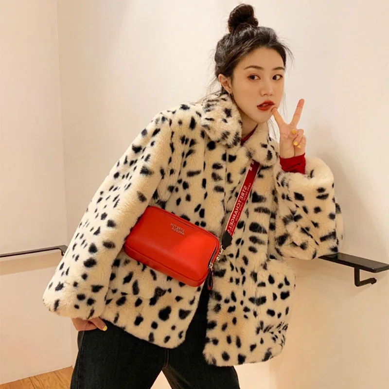 

Plush jacket women winter short 2021 new Korean version of loose lamb fur faux fur leopard fur coat women winter