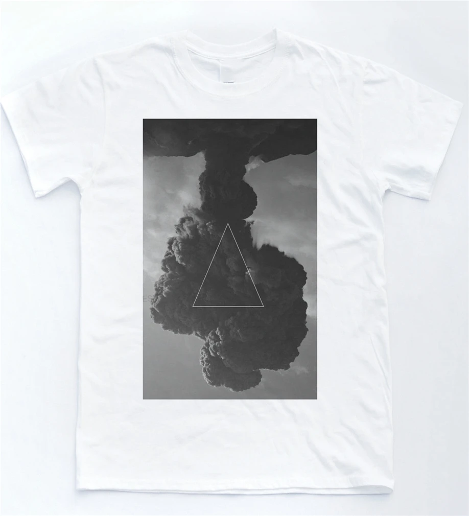 Дымовая футболка с треугольниками подсветкой Nwo Pyramid хипстерская инди Ретро