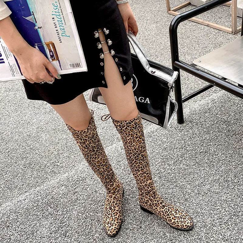 Женские сапоги с леопардовым принтом Smirnova Сапоги выше колена круглым носком