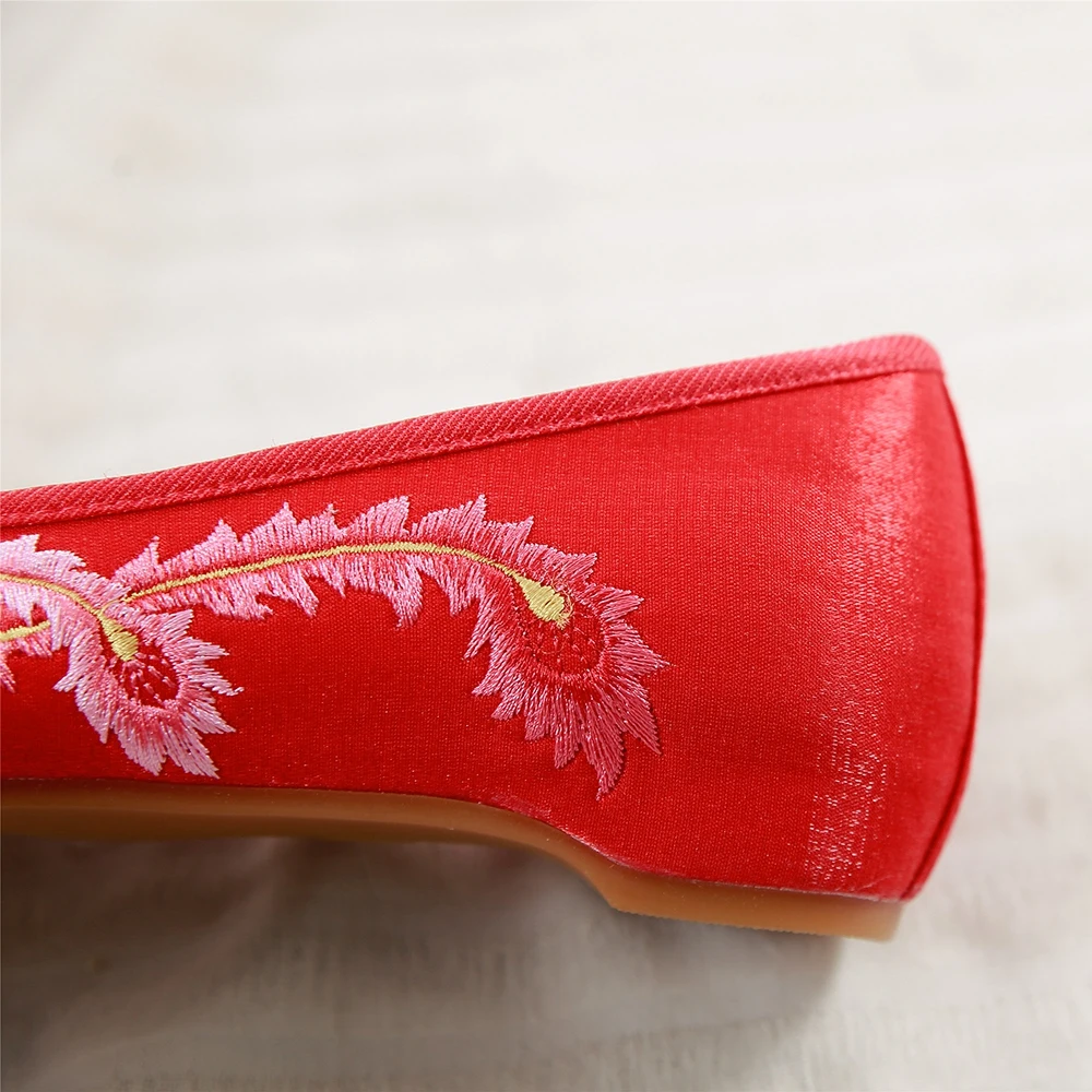 

Veowalk Phoenix Embroidered Women Velvet Cotton Ballet Flats Pointed Toe Slip on Ladies Comfort Embroidery Cheongsam Shoes