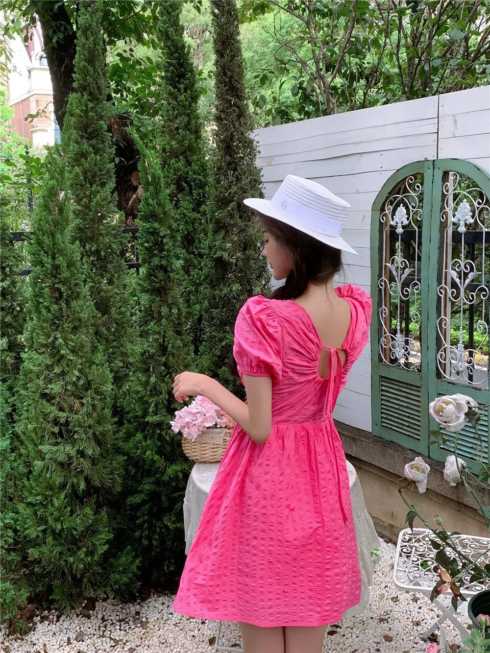 

COIGARSAM French Style Women dress Puff Sleeve Backless High Waist V-Neck Dresses White Rose 9275