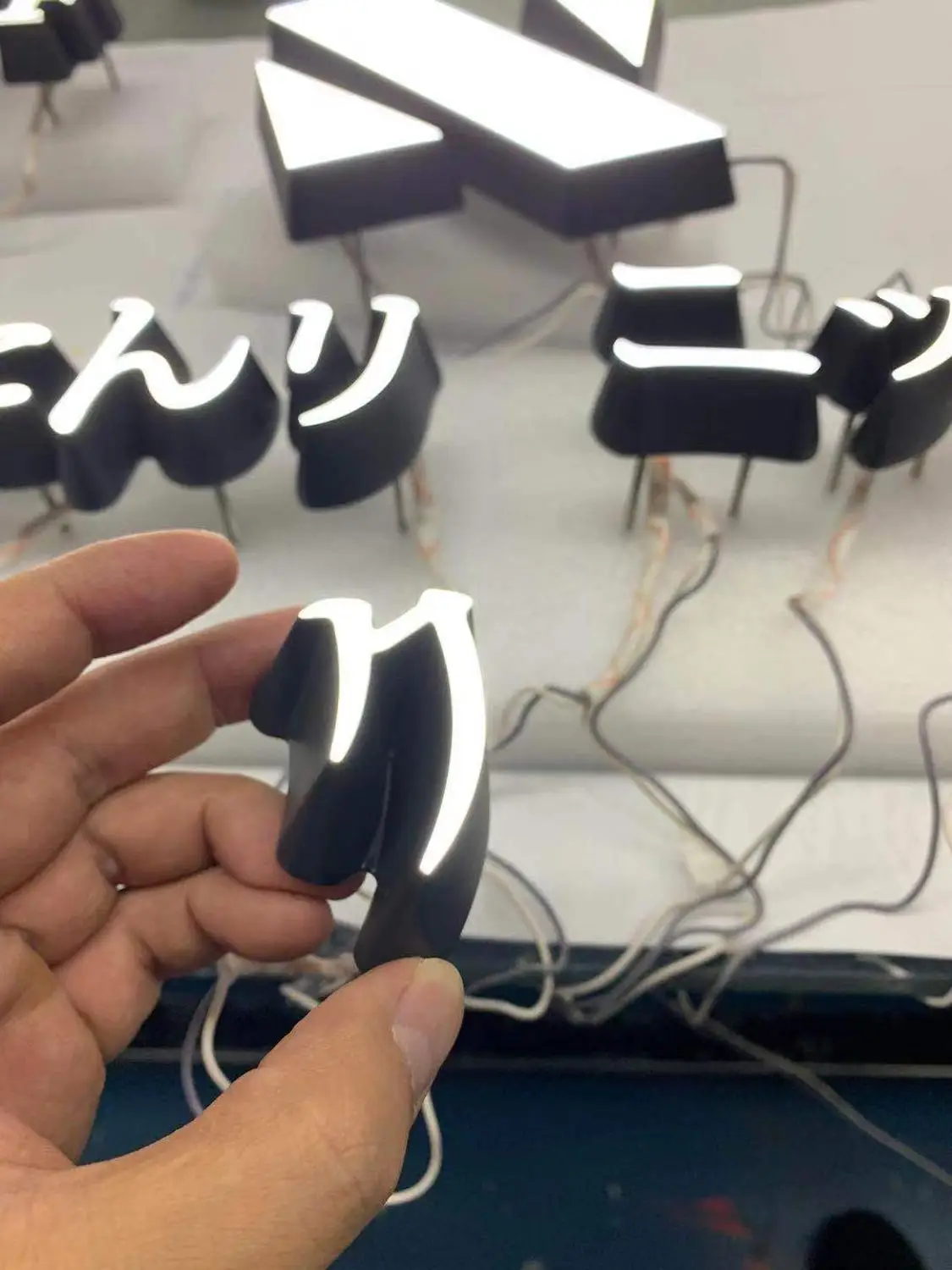 Рекламные прочные акриловые вывески со скошенным краем Уличные декоративные