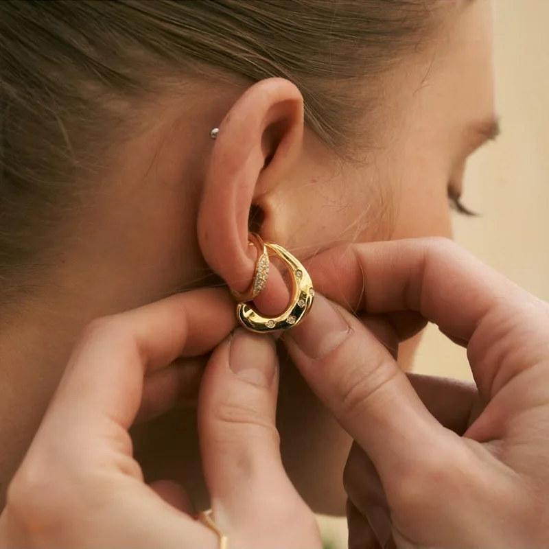 

Double Layer Crystal Bead Inlaid Irregular Gold Non Piercing Clip Earrings For Women Personality Luxury Ear Clips Jewellery