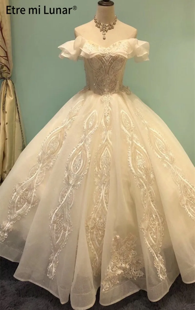 

2020 Champagne Sweetheart Dubai Lace Wedding Dress Off Shoulder Lace Appliques Ball Gown WD30661