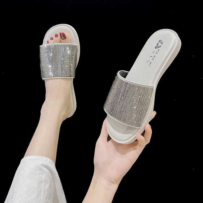 

Slippers Casual Glitter Slides Beach Shoes Slipers Women Lady Low Luxury Jelly Sabot Flat 2021 Rubber Girl PU Fashion Crystal