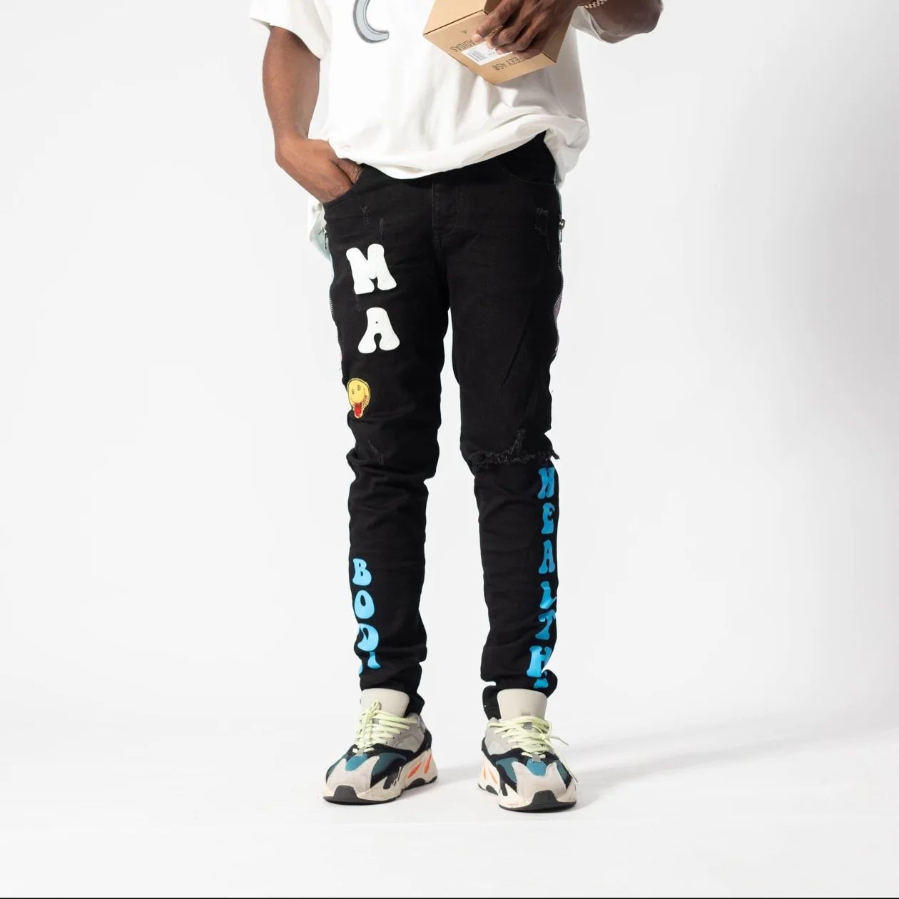 

Джинсы Хай-стрит с монограмным принтом в стиле хип-хоп, мужские облегающие повседневные брюки с нашивками
