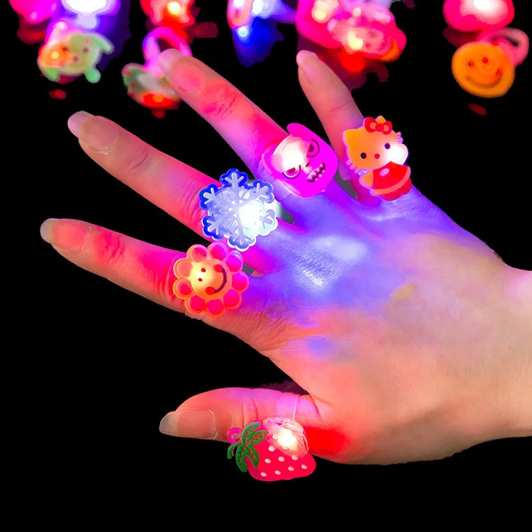 

[Funny] 30pcs/lot Party Flashing LED Light Up Ring Toy cartoon luminous KT/Snow/Devil/Dog Rings girl evening of adornment gift