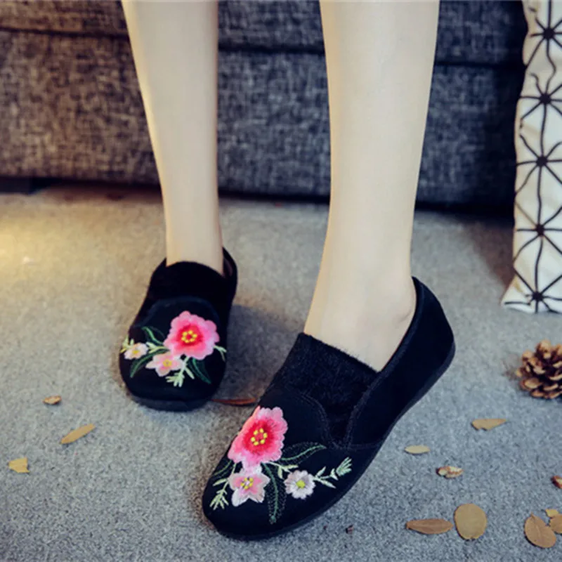 

Женские мягкие хлопковые туфли в стиле ретро с цветочной вышивкой, удобные повседневные туфли без шнуровки в стиле старого Пекина на плоско...