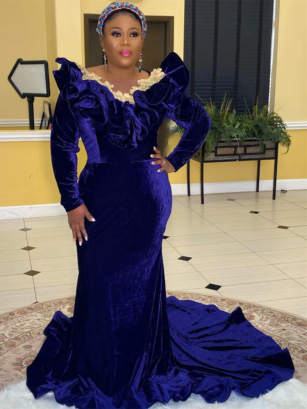 

New In Blue Velvet Prom Gowns Long Sleeves Zipper Back Lace Appliques Ruffles Aso Ebi Evening Dresses With Train Custom Made