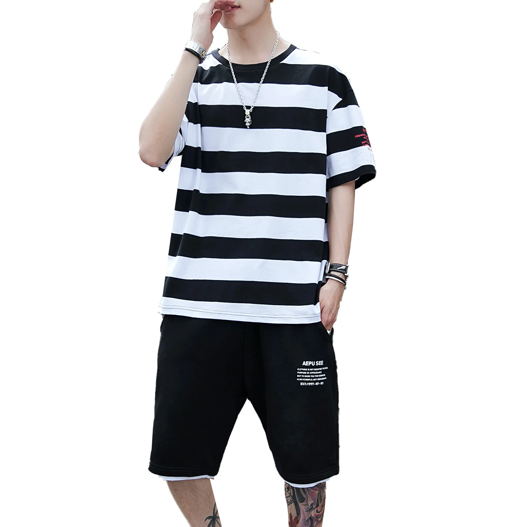 

2021 round neck short sleeve T-shirt Shorts Set summer new Korean men's fashion relaxed leisure