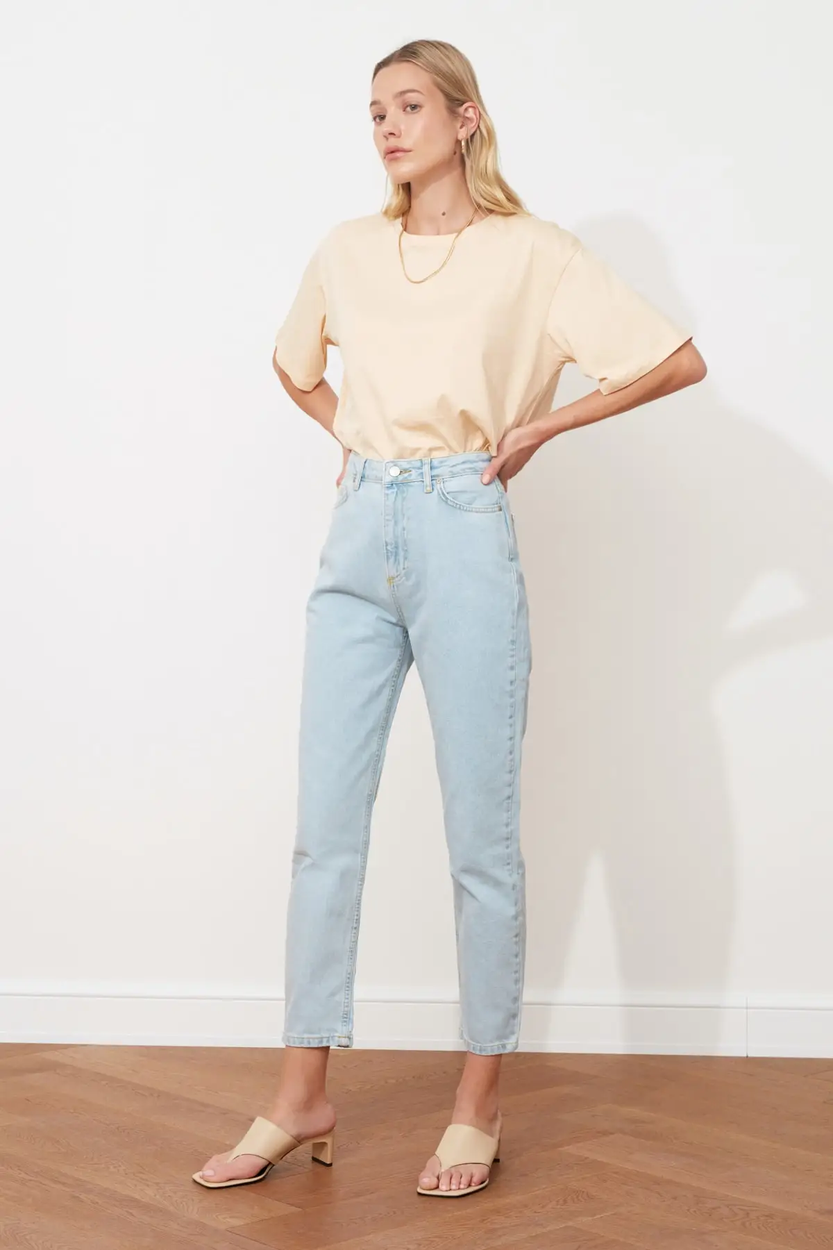

Trendyol-Flushing High Bel Mom Jeans TWOSS20JE0154