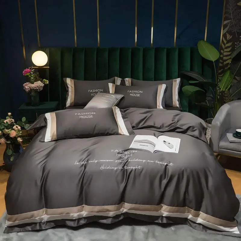 Комплект постельного белья из египетского хлопка высокого качества с вышивкой, сатиновым блеском и легким роскошным дизайном, включающий наволочки и простыню.