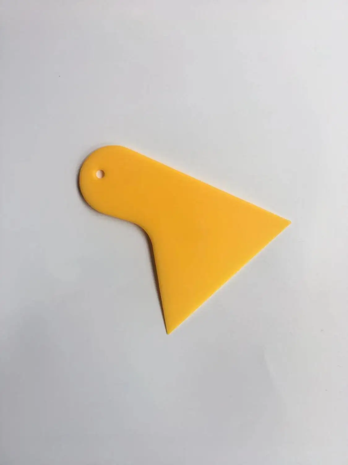 Маленький скребок для автомобильной фольги Желтый треугольник маленький