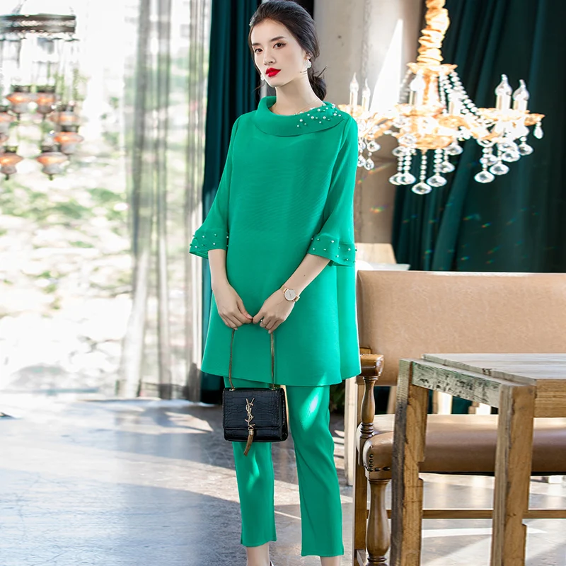 

Женский костюм из двух предметов, модный весенний эластичный плиссированный топ и брюки-карандаш миаке с бисером, 2020