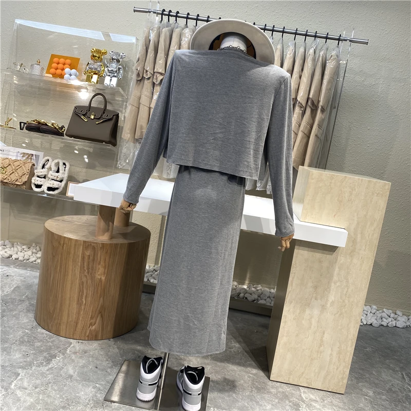 

Niche Design 2021 Elegant V-neck Single Breasted Long Sleeve Blouse + Solid Color High Waist Skirt Suit