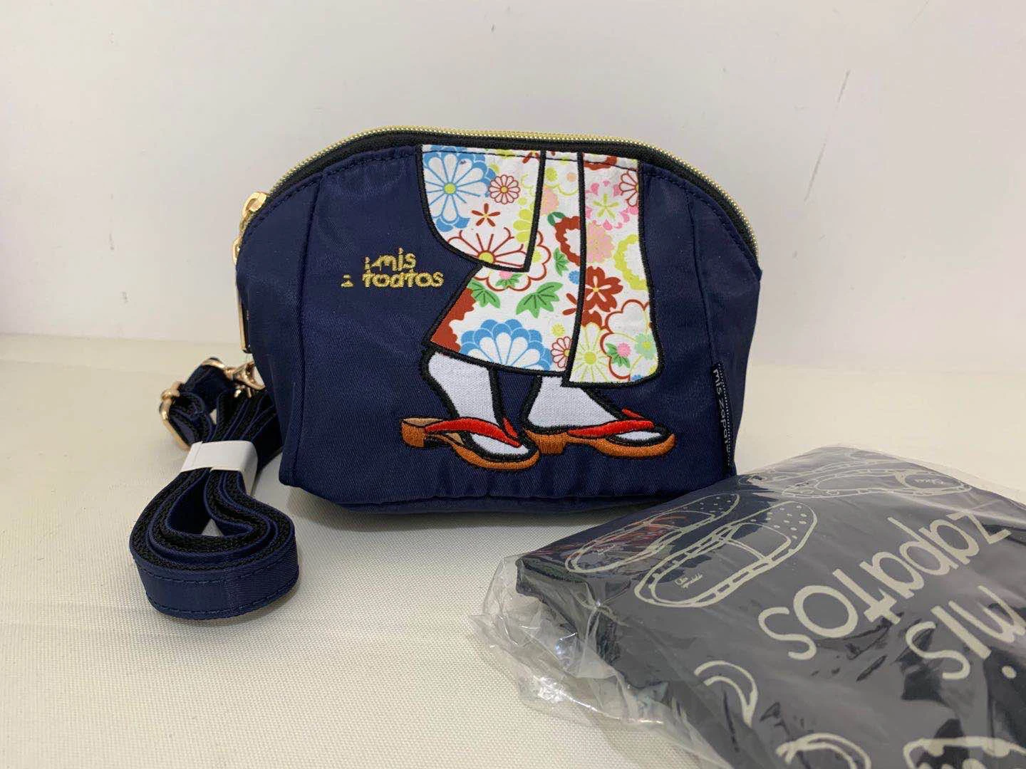 

Embroidered women's small square bag shopping bag one shoulder diagonal bag beautiful legs