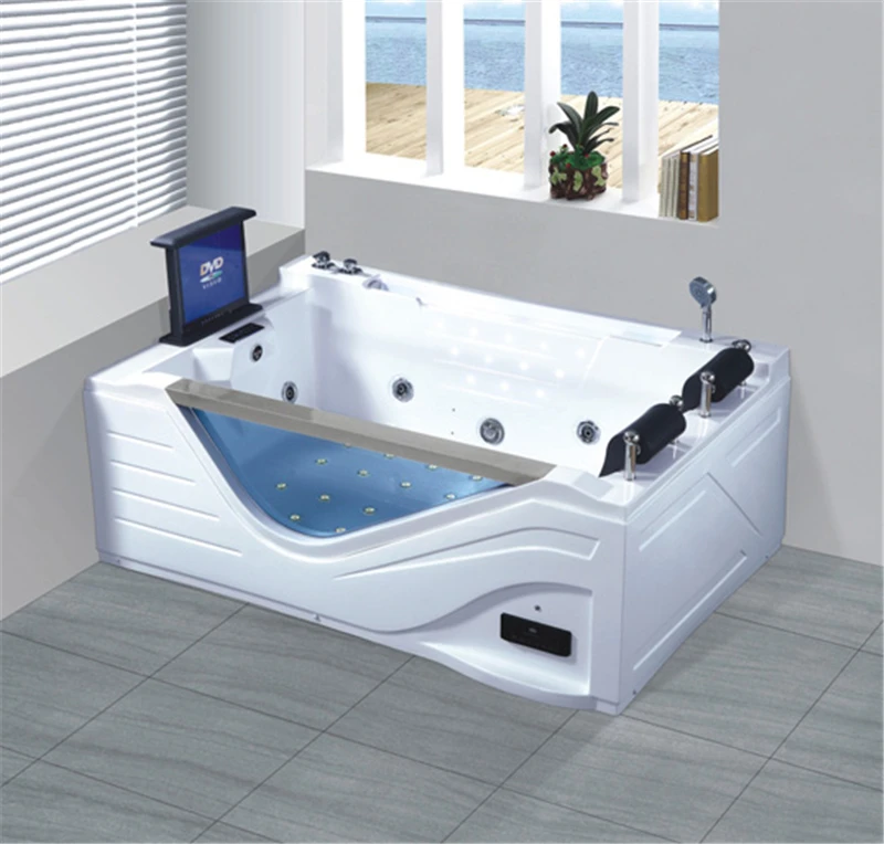 Роскошная викторианская семейная ванна с телевизором| |