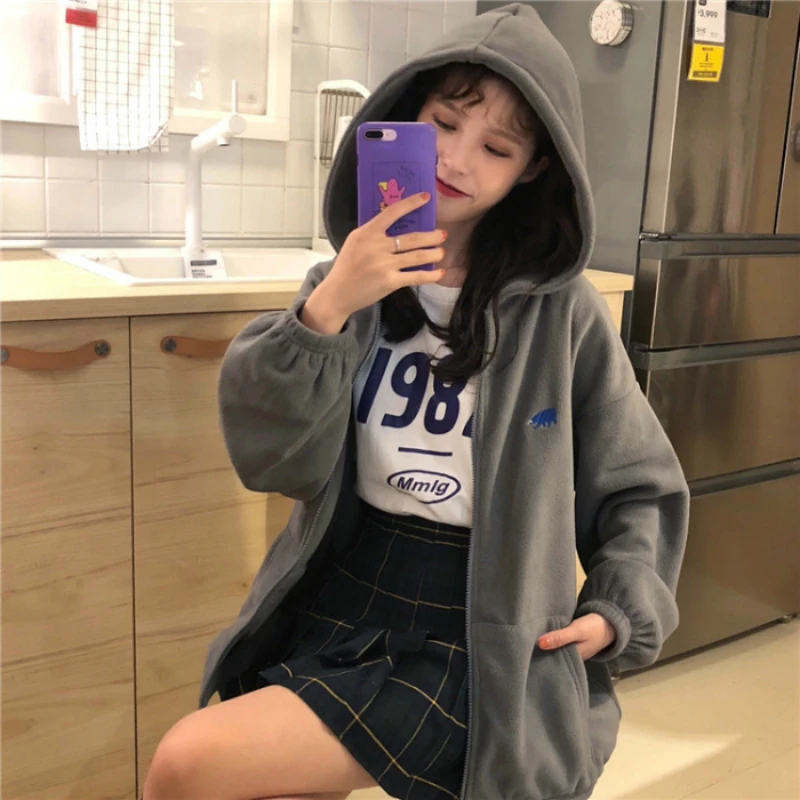 Женская толстовка на молнии однотонная Флисовая теплая с вышитым медведем в