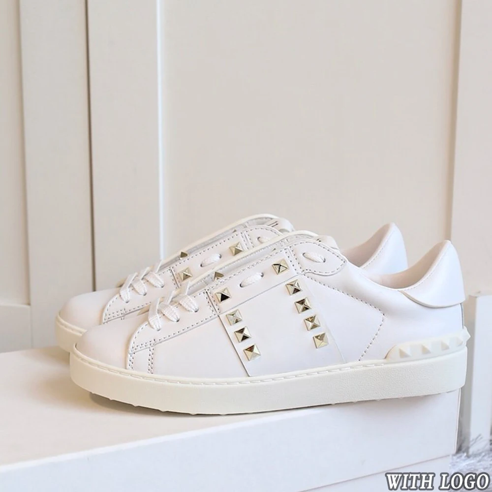 Маленькие белые туфли с заклепками Мужская и женская обувь для женщин