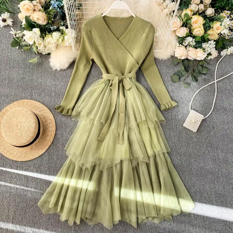 Женское трикотажное платье Gagarich однотонное трапециевидной формы с v-образным