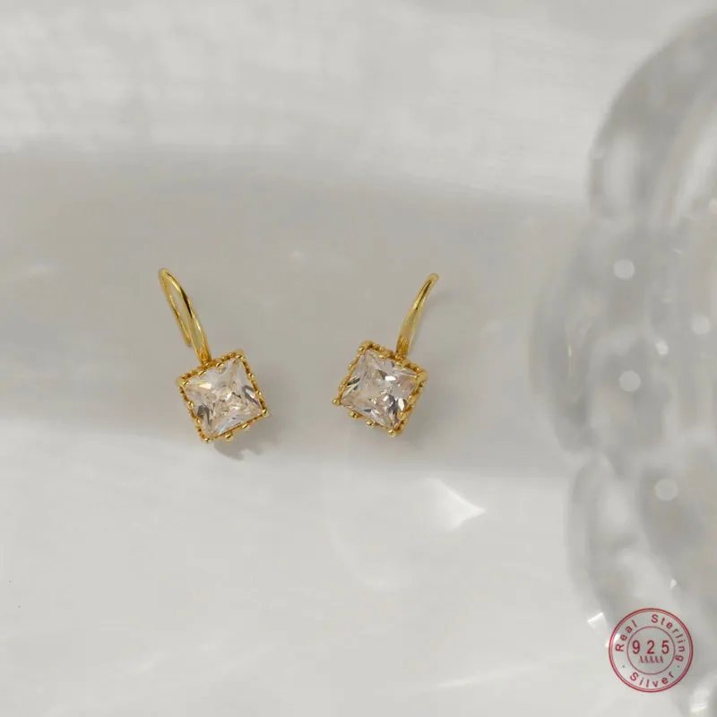 

925 Sterling Silver European Geometric Curved Square Crystal Stud Earrings Women Shiny Temperament Nightclub Party Jewelry Gift