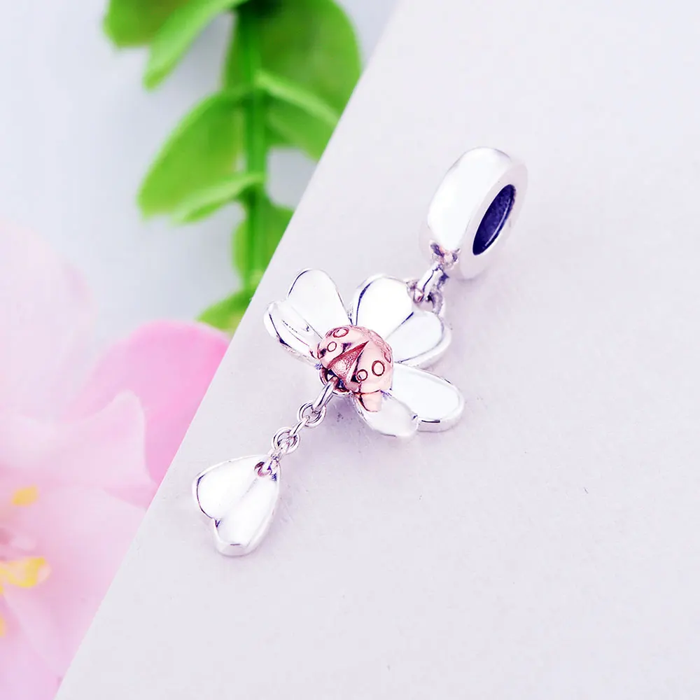 Кулон из четырехлистного клевера с подвеской в виде божьей коровки розового