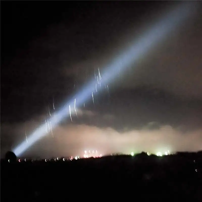 

Imalent R90C 9 x XHP35 HI 20000Lumens 7Modes IPX8 Waterproof Long Searching Easy Operation LED Flashlight 4 x 20700/4300 Torch