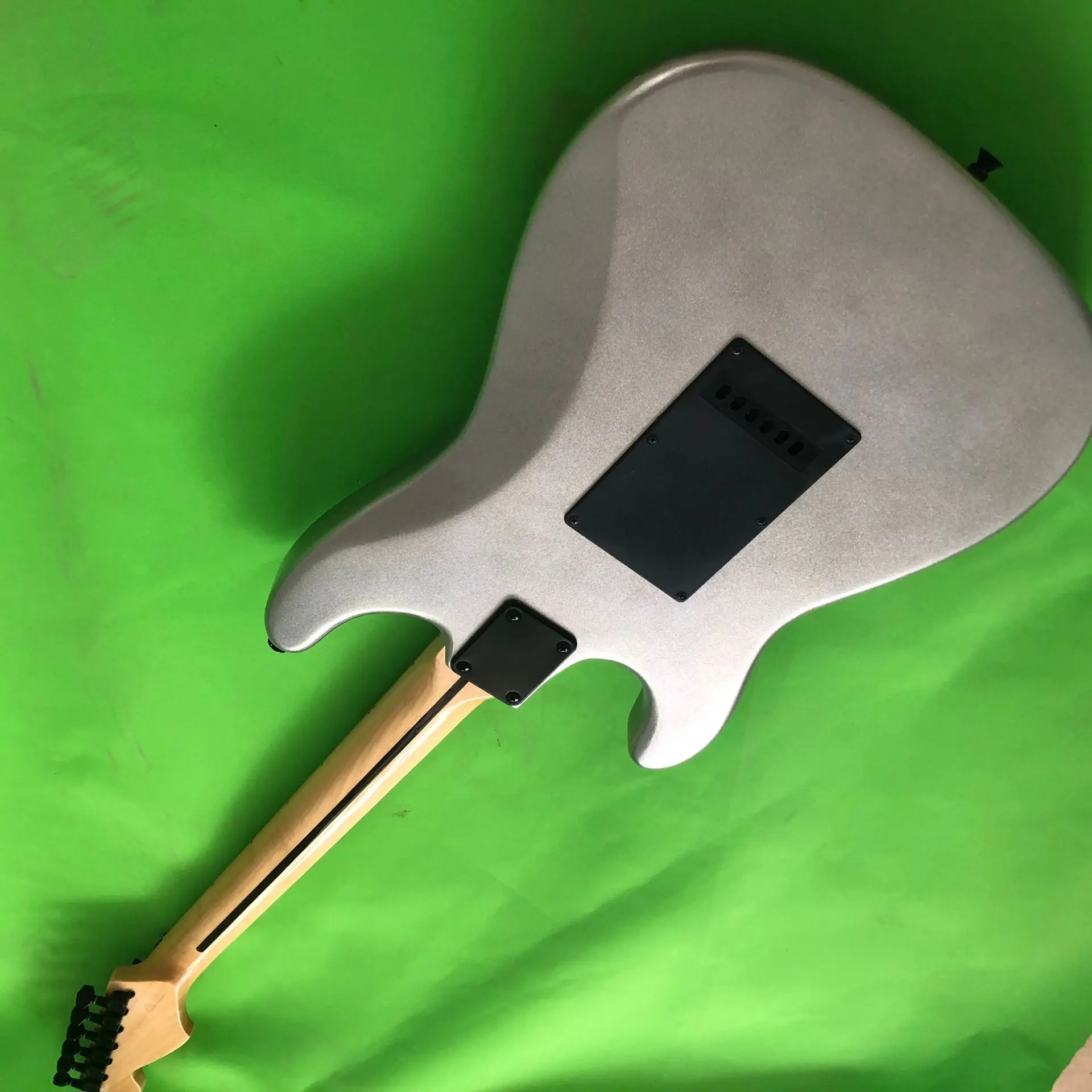 

high quality pickups.New style electric guitar,Maple fingerboard guitarra,6 stings gitaar,real photos