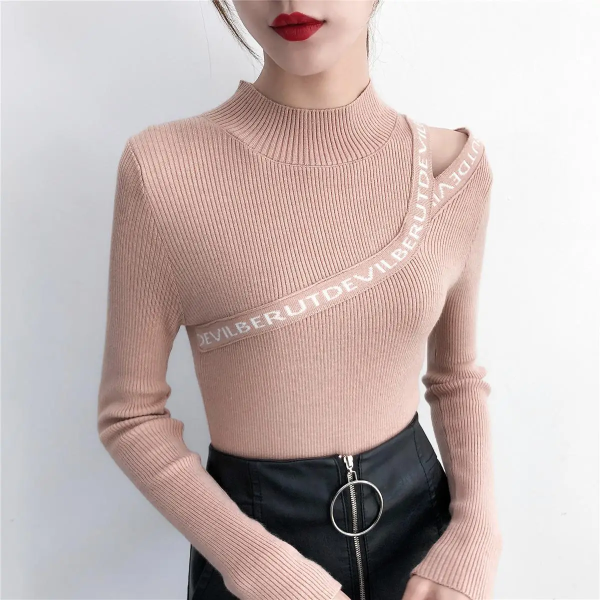 Женский свитер с воротником-хомутом длинным рукавом | Женская одежда