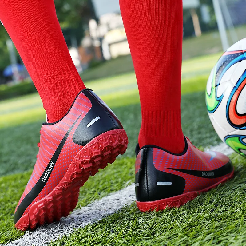 2021 New Arrival Men's Soccer Shoes Large Size Ultralight Football Shoes Women Non-Slip FG/TF Cleats Futsal Sneakers for Men