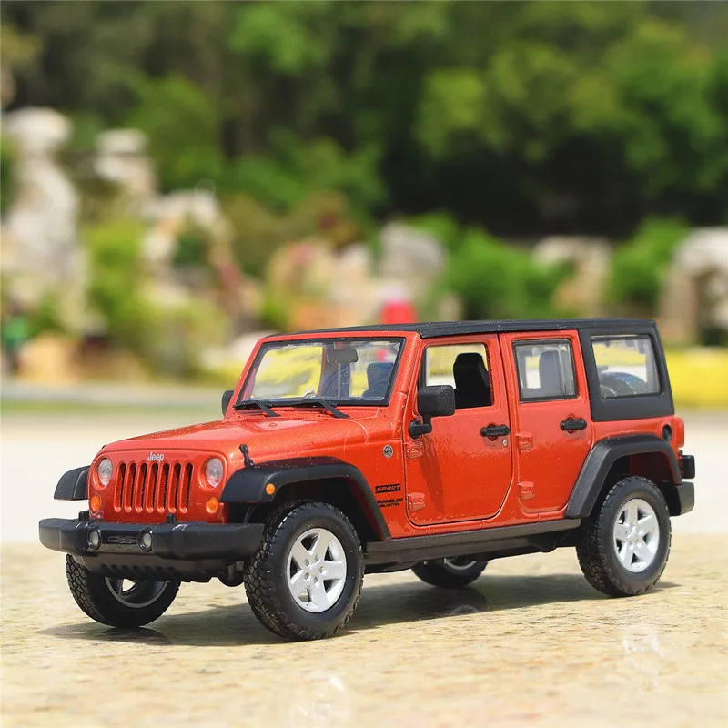 Модель внедорожника Maisto 1:24 2015 Jeep Wrangler оранжевая неограниченная серия модель