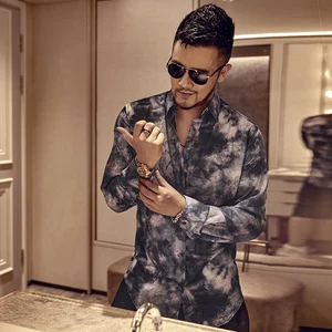 2021 Бесплатная доставка Новая драпированная тонкая мужская рубашка с цветочным принтом свободная Мужская рубашка с принтом модная S951